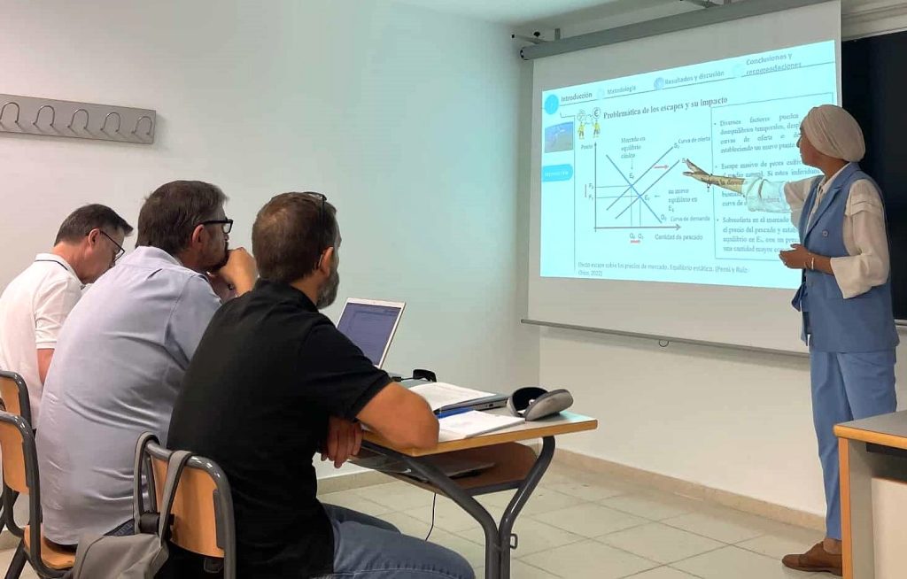 Houda Fellah durante presentación TFM CIHEAM - U Alicante