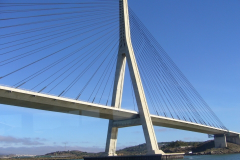 Puente que conecta España con Portugal