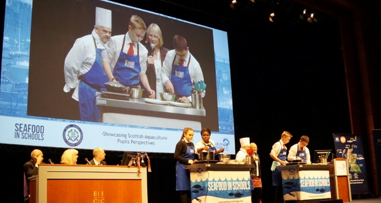 ae2016-escolares-cocinando-01