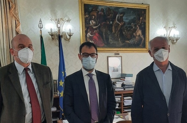 API con representante Gobierno de Italia API con representante Gobierno de Italia