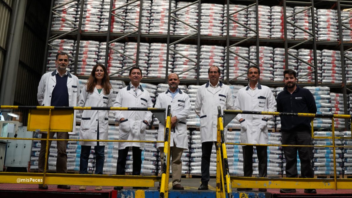 Aquasoja, foto grupal durante la visita