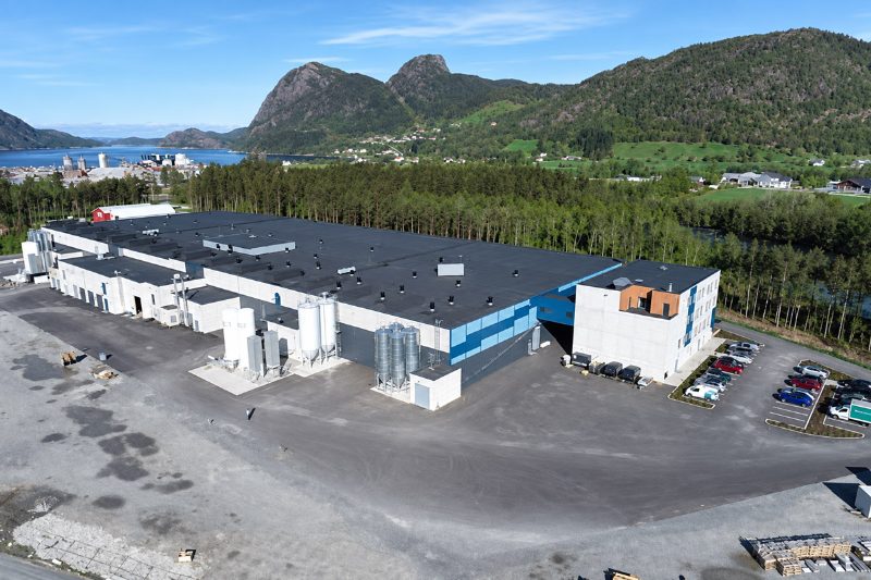 A Grieg no le salen las cuentas para producir salmón en tierra hasta talla comercial