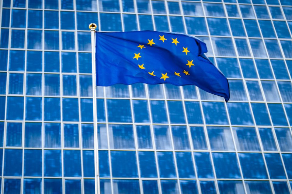 Bandera de Europa, edifición cristales