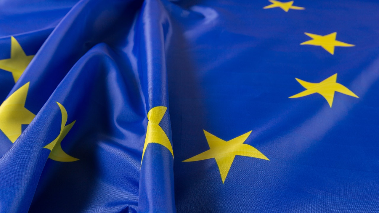 Bandera arrugada de la UE Bandera arrugada de la UE
