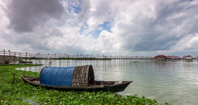 Bote en un río de Bangladesh