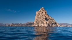 El Ayuntamiento de Calpe anuncia oficialmente el contencioso administrativo contra la piscifactoría