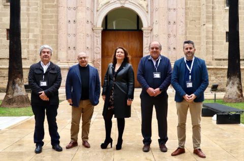 Carmen Crespo en reunión con el sector pesquero y acuícola