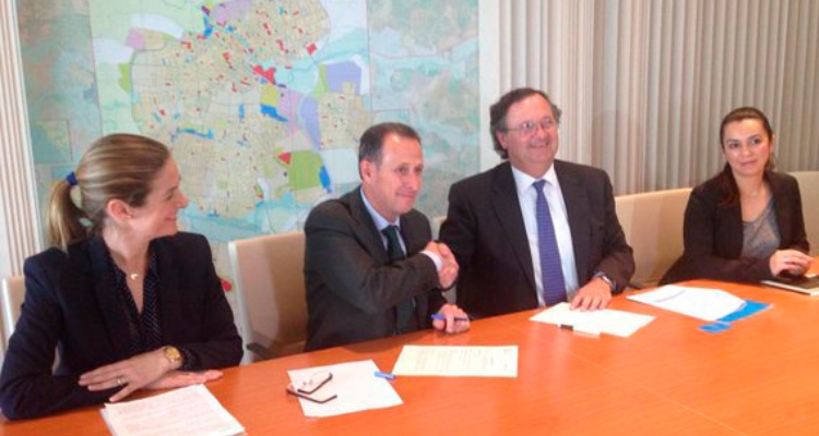 chiclana-ctaqua-durante-firma-abr2016