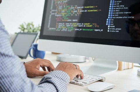 Trabajando en código de un software