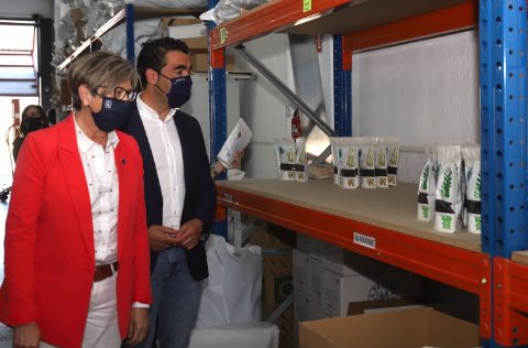 Conselleira del Mar, Rosa Quintana visita empresa Algas La Patrona
