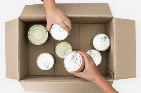 Conservas en lata en cajas