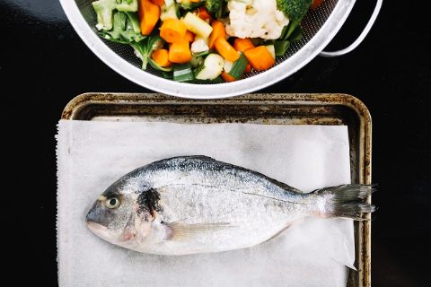 dorada-vegetales-bandeja
