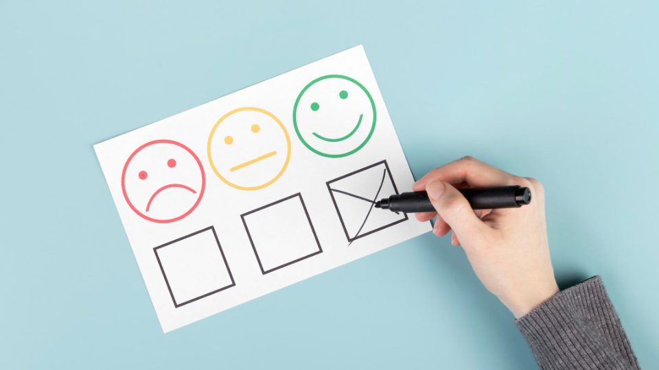 Emojis de caras - check en sonriente