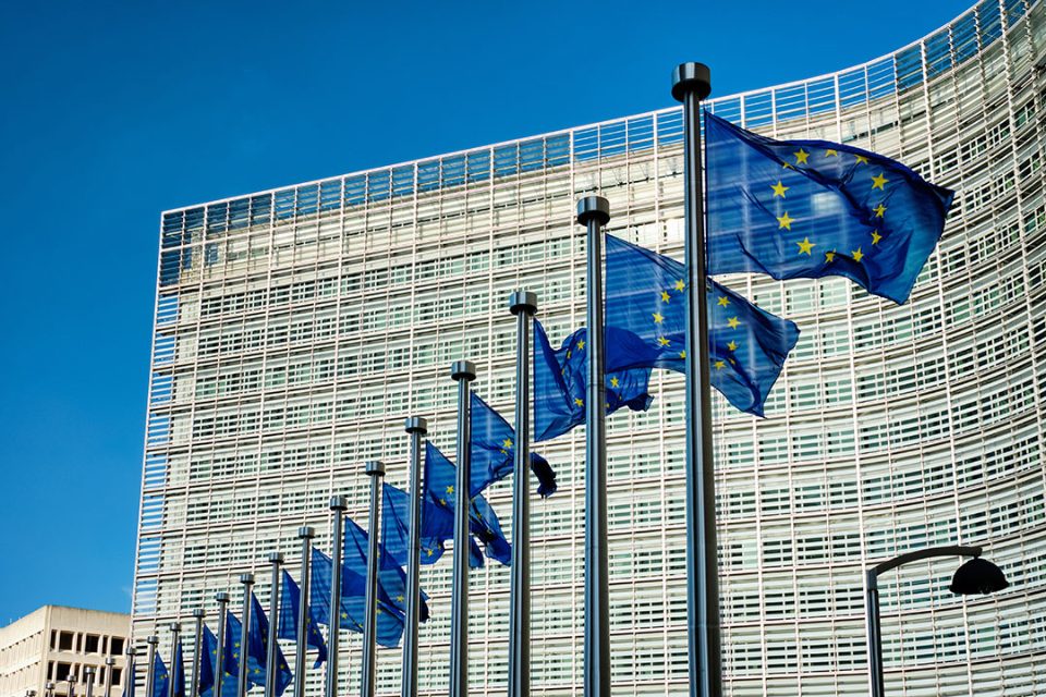 Banderas UE en Comisión Europea