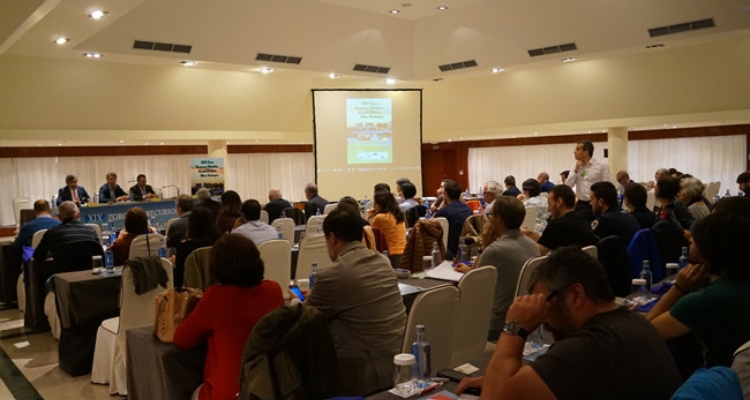 Publico asistentes al ForoACUI 2016