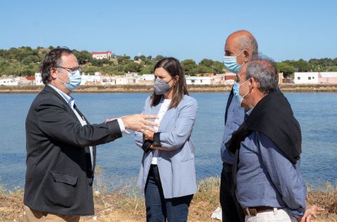 Juan Manuel García de Lomas con Patricia Cavada (PSOE), alcaldesa de San Fernando