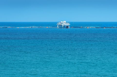 Granja acuicultura marina en Mediterráneo