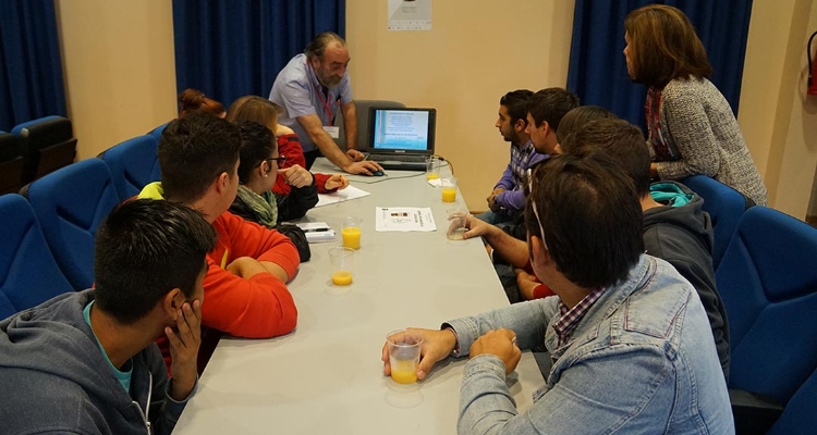 ifapa-toruno-cafe-ciencia-2015-mesa-peces-nuestros-pescado-alimento ifapa-toruno-cafe-ciencia-2015-mesa-peces-nuestros-pescado-alimento