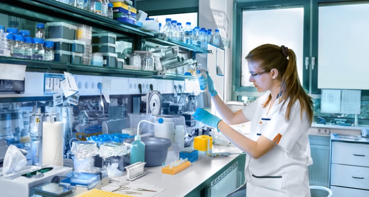 joven-cientifica-laboratorio-760