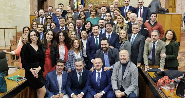 juanma-moreno-parlamentarios-andaluces-presupuestos-2020