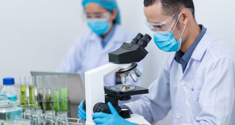 laboratorio-microalgas-investigadores-760 laboratorio-microalgas-investigadores-760