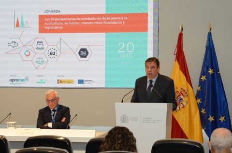 Luis Planas durante una jornada de OPPs