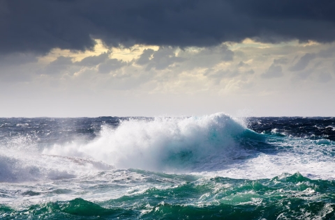 Ola durante tormenta