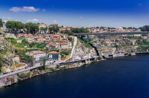 Vista de Oporto desde el río Duero
