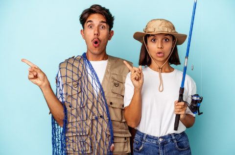 Pareja con red y caña de pesca