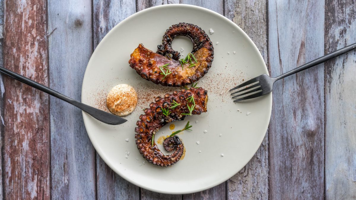 Patas de pulpo en plato