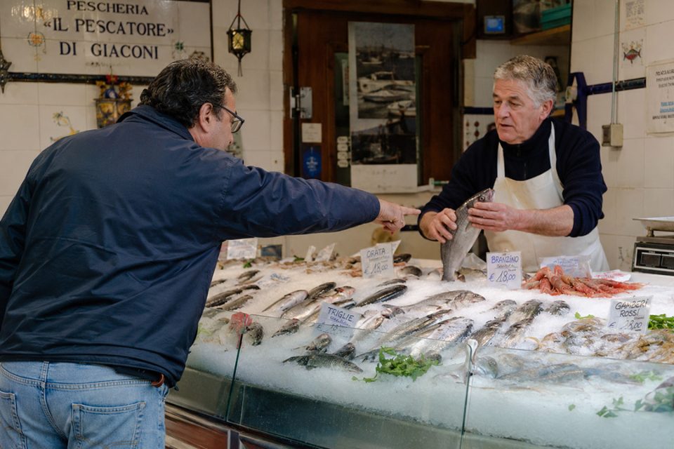 Pescadería traducional en Bologna, Italia