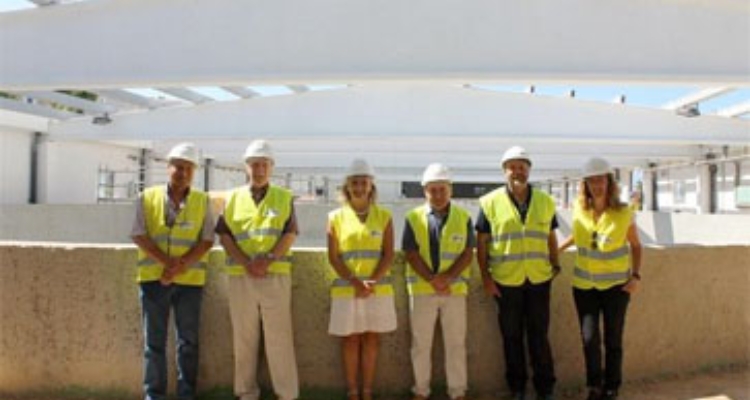 Posado durante la visita al proyecto ICRA