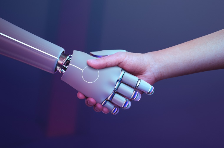 Robot y Humano se dan la mano Robot y Humano se dan la mano