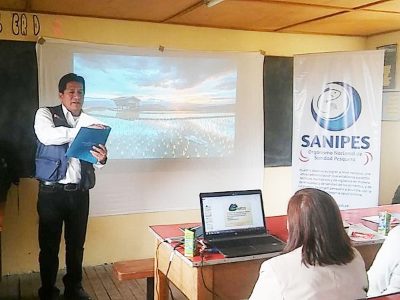 Personal de SANIPES capacita a piscicultores en la región de Puno