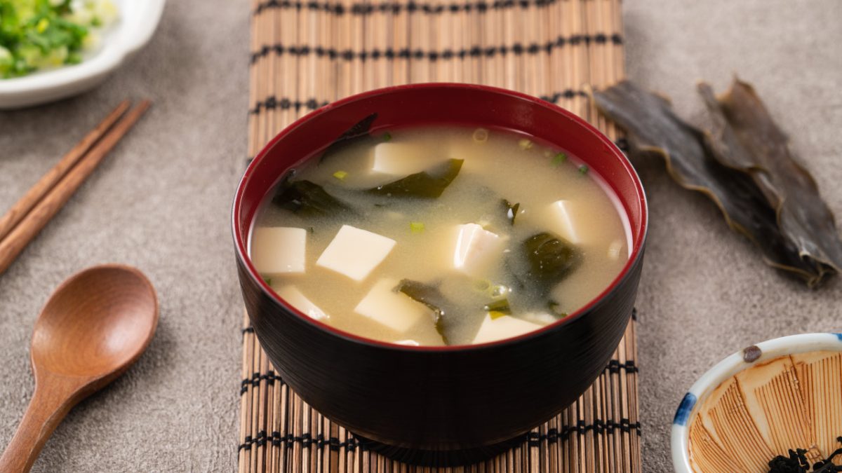 sopa de alga marrón