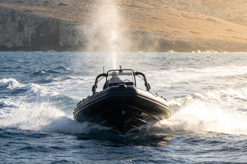 Zodiac en el mar