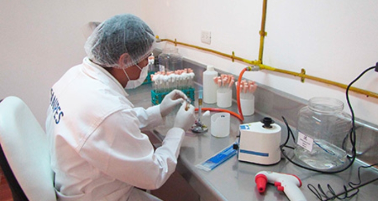sanipes-laboratorio-microbiologia sanipes-laboratorio-microbiologia