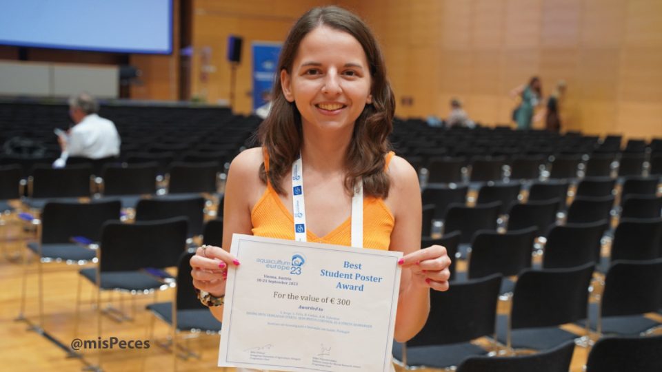 Sara Jorge recibe el premio al mejor póster de joven investigadora