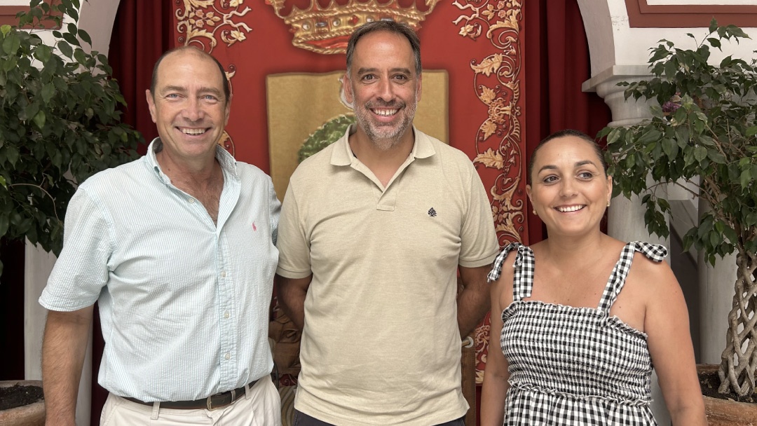 Alcalde de Trebujena y el representante de Neste Alcalde de Trebujena y el representante de Neste