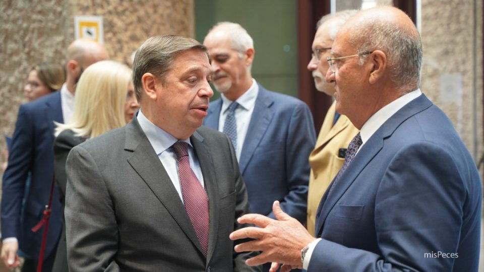 Carlos Rendón (APROMAR) conversa con ministro Planas