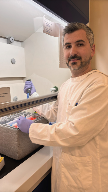 Diogo Peixoto en el laboratorio