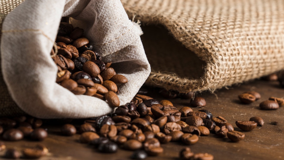 granos de café en saco granos de café en saco