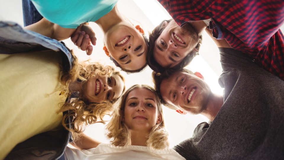 Grupo de gente joven