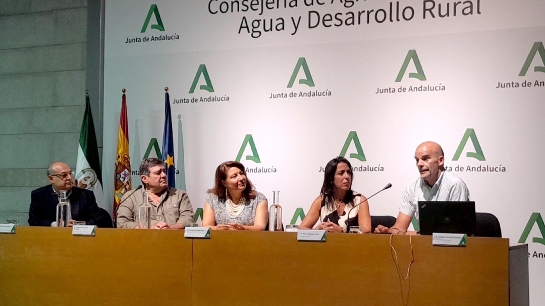 Ismael Hachero, charla sobre alga asiática invasora Ismael Hachero, charla sobre alga asiática invasora