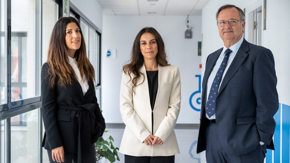 Juan Manuel García de Lomas junto a María del Mar Barrios y María del Mar Agraso