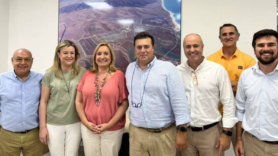 Representantes de la Junta de Andalucía durante la visita a CUPIBAR