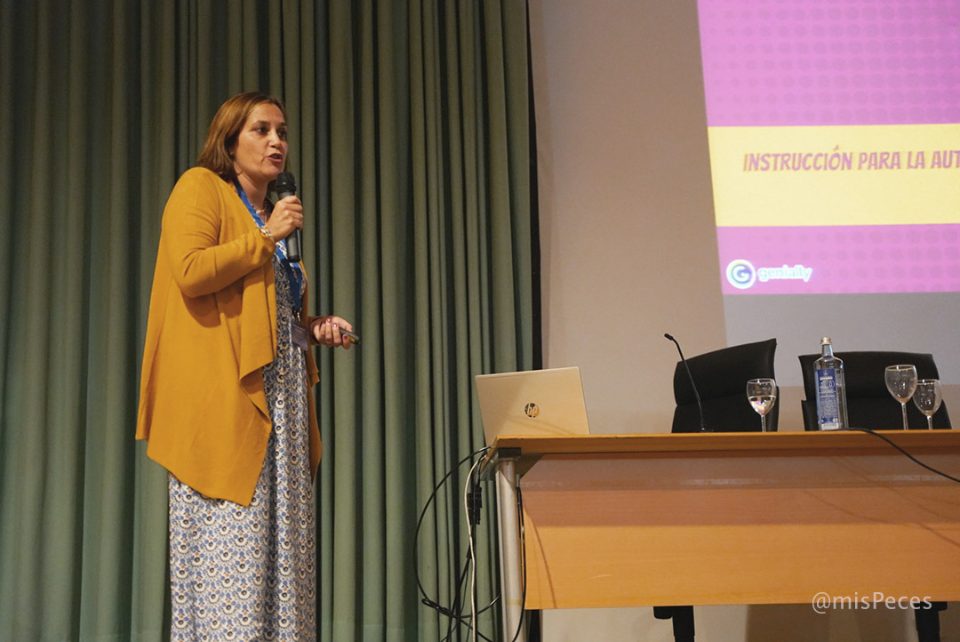 Marina Fernández durante su ponencia en X Jornadas Suratlánticas | @misPeces