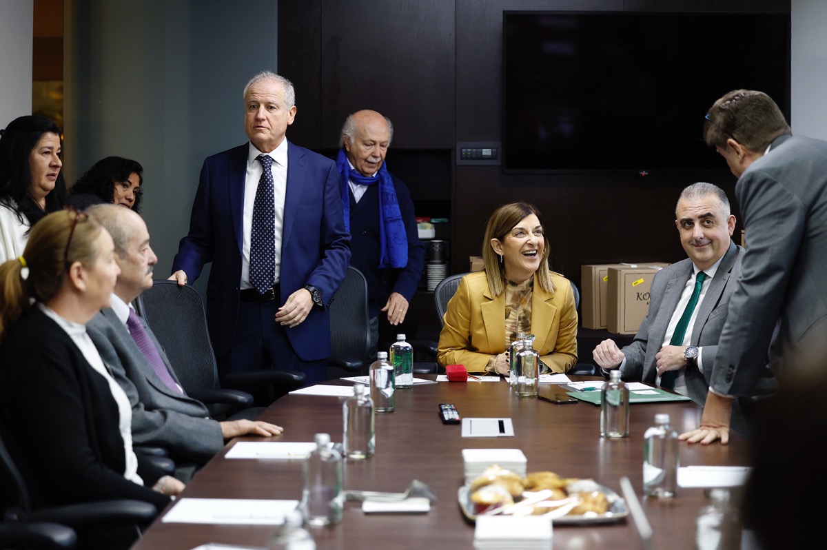 Presidenta Cantabria con Consejeros Norcantabric